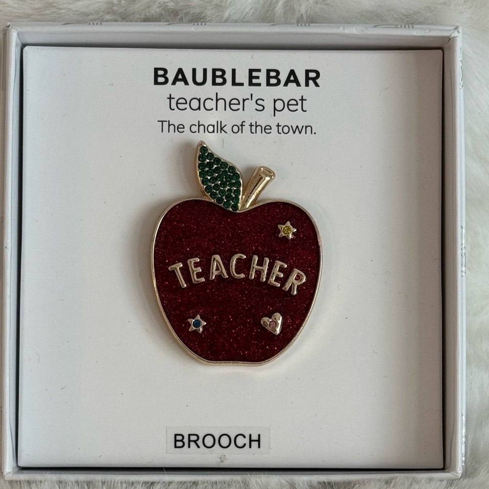 🍎BaubleBar Teacher Apple Brooch - Picture 3 of 4